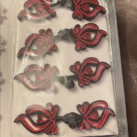 Elegant White and Red Silk Chinese Buttons - set of 12 - Picture 3 of 4